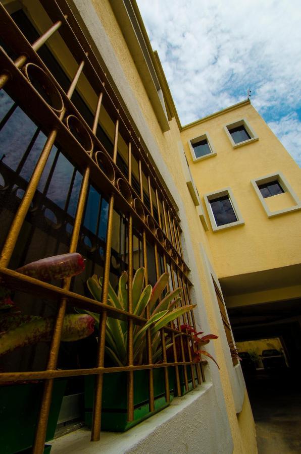 Hotel La Pequena Валенсия Екстериор снимка